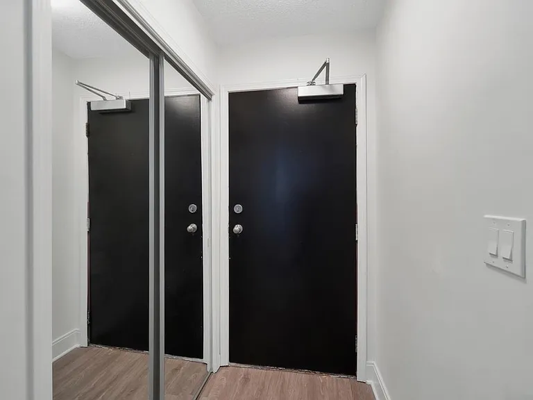 847 Howard Ave #21 — Photo 15