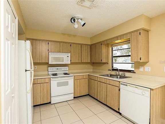 3rd image of 1163 Swanson Dr
