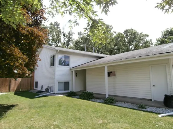 8322 Brunswick Ave N, Brooklyn Park, MN 55443