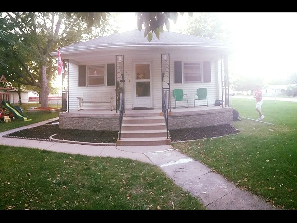 1st image of 1620 6th Ave