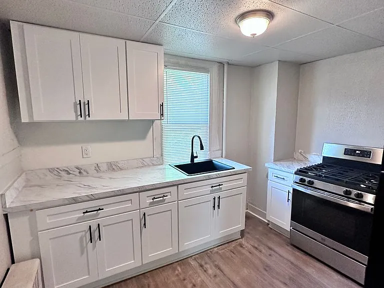 587 W Princess Street - NWA — Photo 1