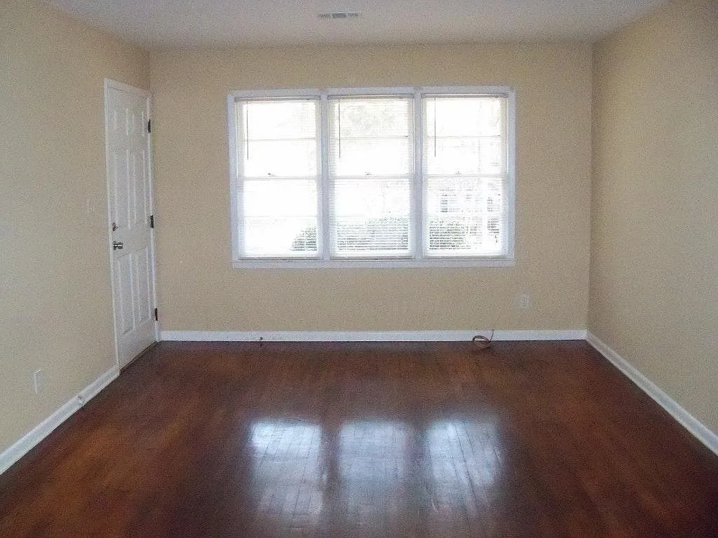 2 bed, $1,350 — Photo 2