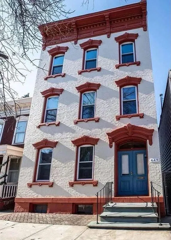 2 bed, 1.0 bath, 1100 sqft, $1,600 — Photo 1