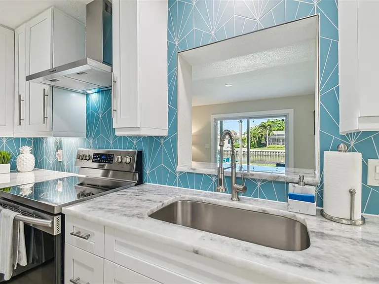 3922 Fontainebleau Dr — Photo 16