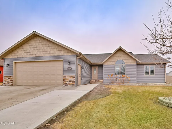 918 13th St SE, East Grand Forks, MN 56721