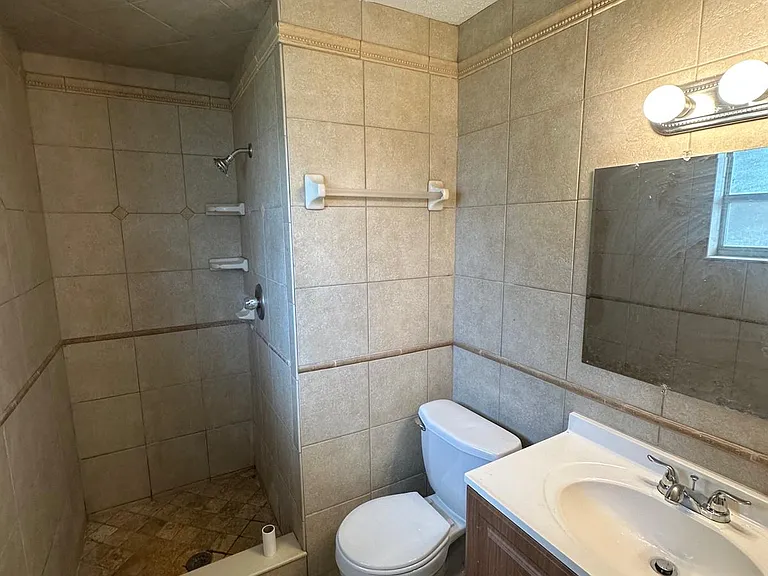 591 Cambridge Cir — Photo 6
