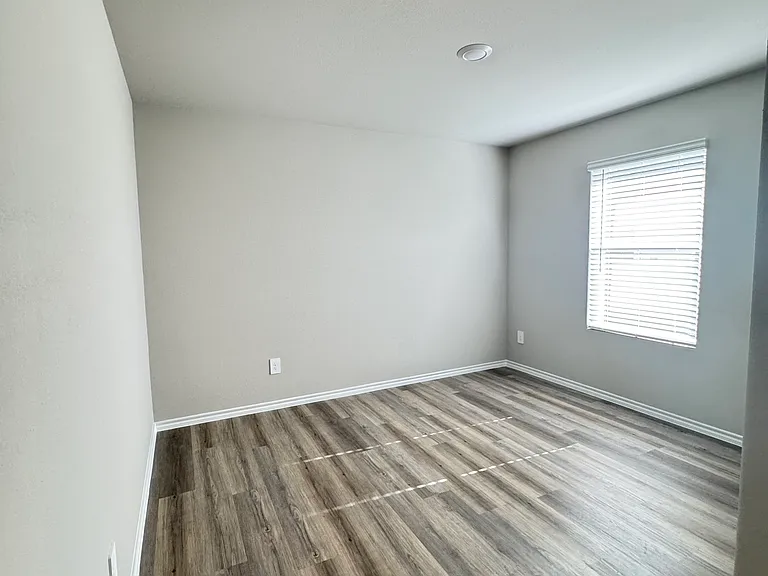 304 Deaf Smith St — Photo 11
