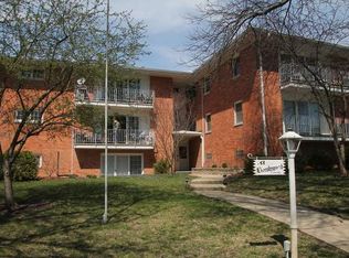 910 Lincolnshire Dr #203, Champaign, IL