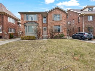 904 Trombley Rd, Grosse Pointe Park, MI 48230