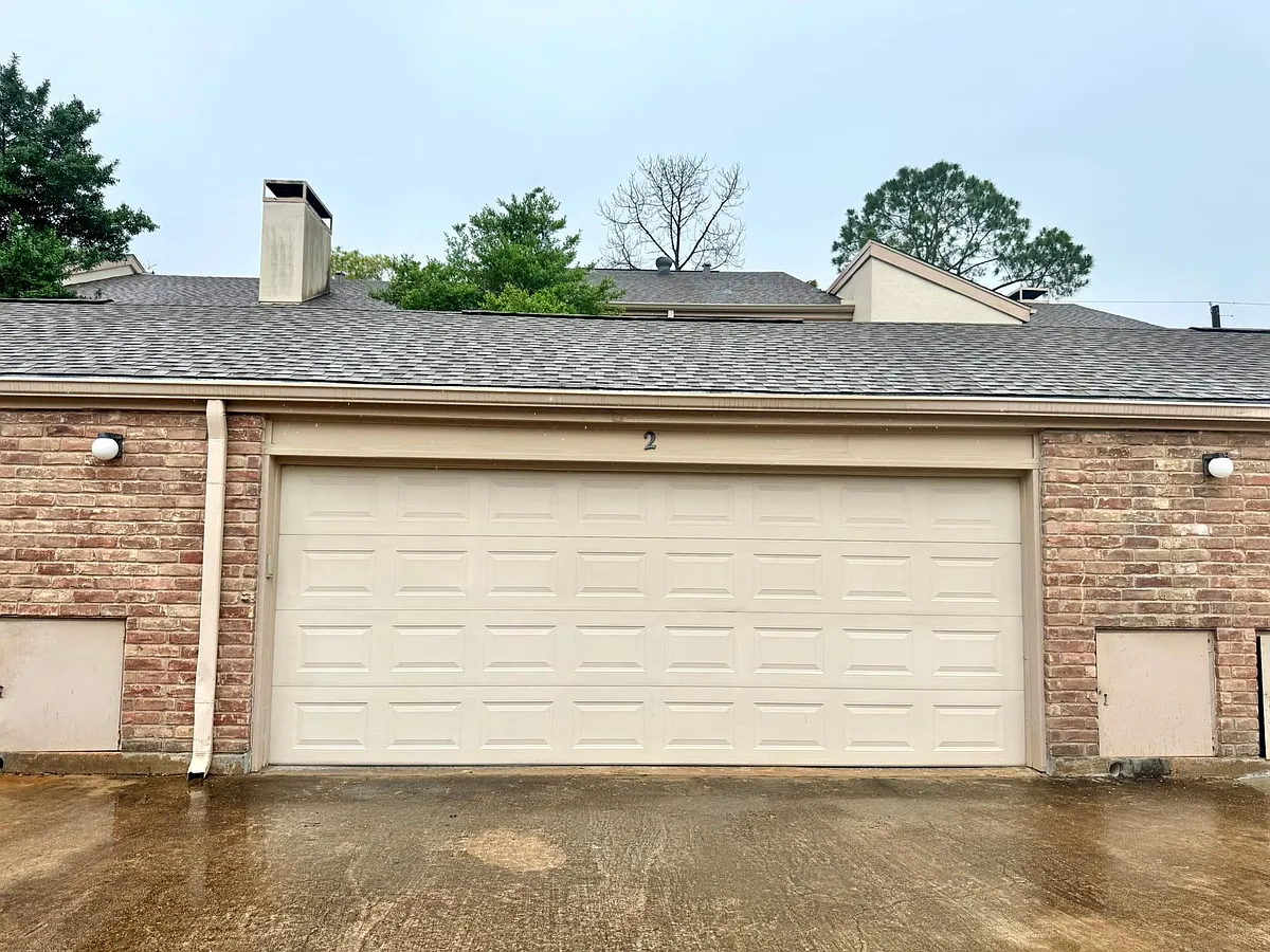 Building Photo - 2323 Bering Dr #2
