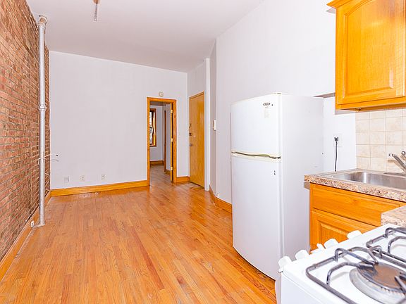 3rd image of 242 Franklin St Unit 2L