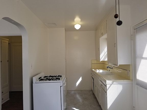 5th image of 535 E Tujunga Ave APT A