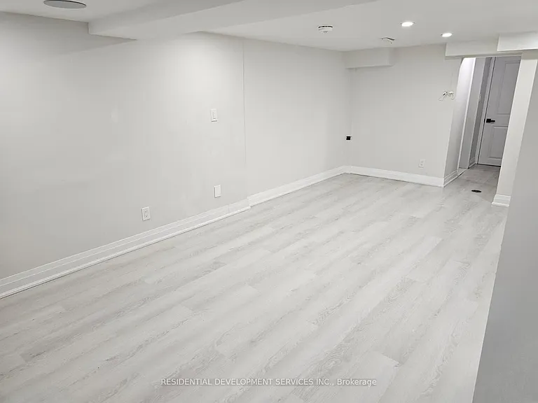 275 Euclid Ave #BASEMENT — Photo 5