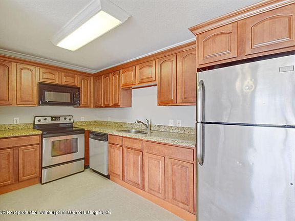 3rd image of 3208 S Dixie Hwy APT 7