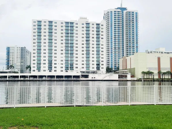800 Parkview Dr, Hallandale, FL