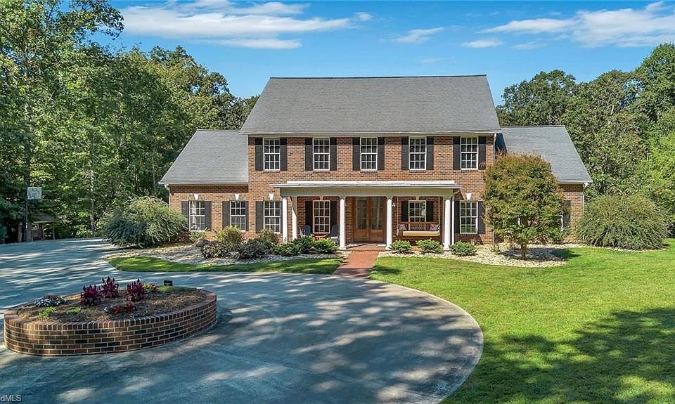 1st image of 900 Brown Ridge Rd