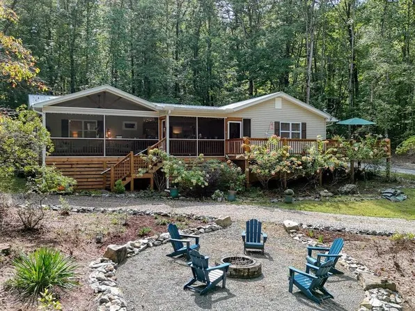 286 Walnut Ln, Blue Ridge, GA 30513