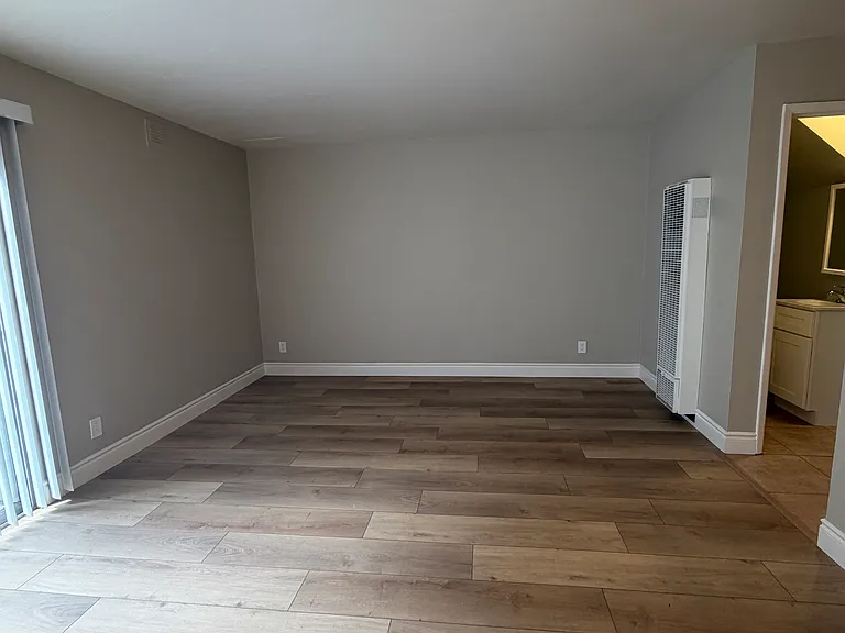 2124 90th Ave #5 — Photo 5