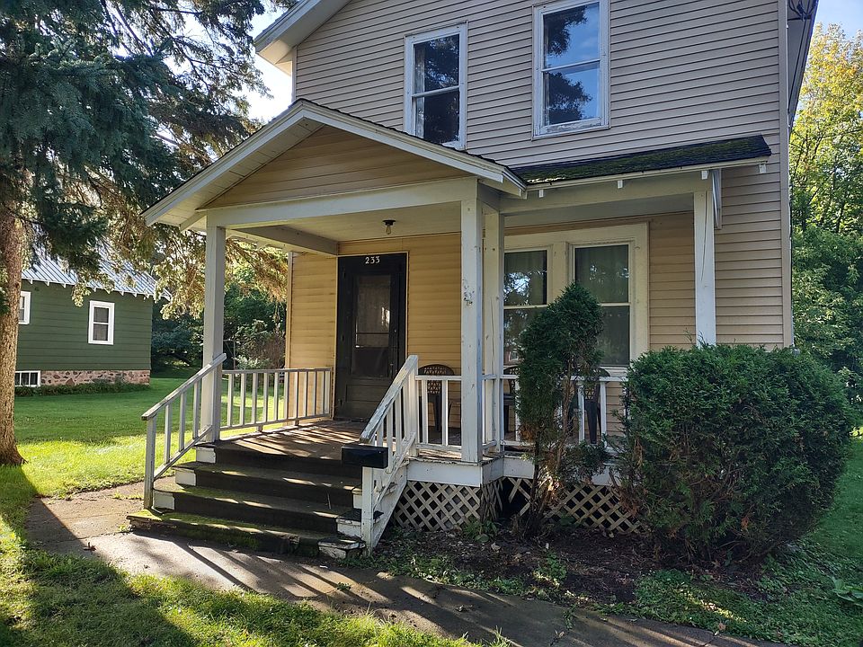 1st image of 233 W Pewabic St
