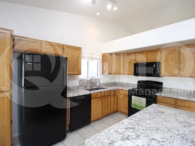 4522 E Muriel Dr — Photo 3