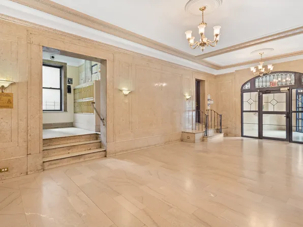 812 Riverside Drive