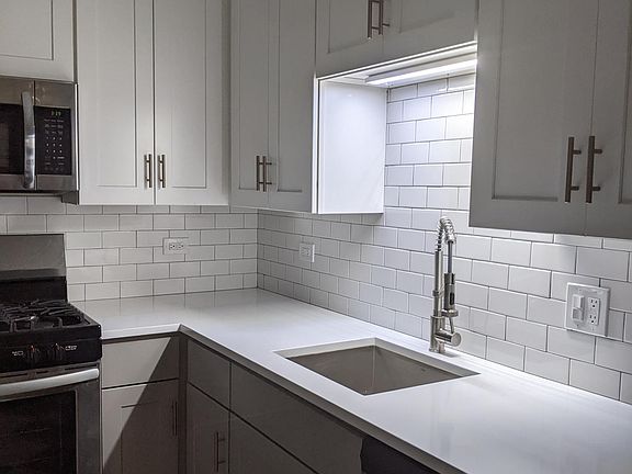 4th image of 2512 N Sacramento Ave #3