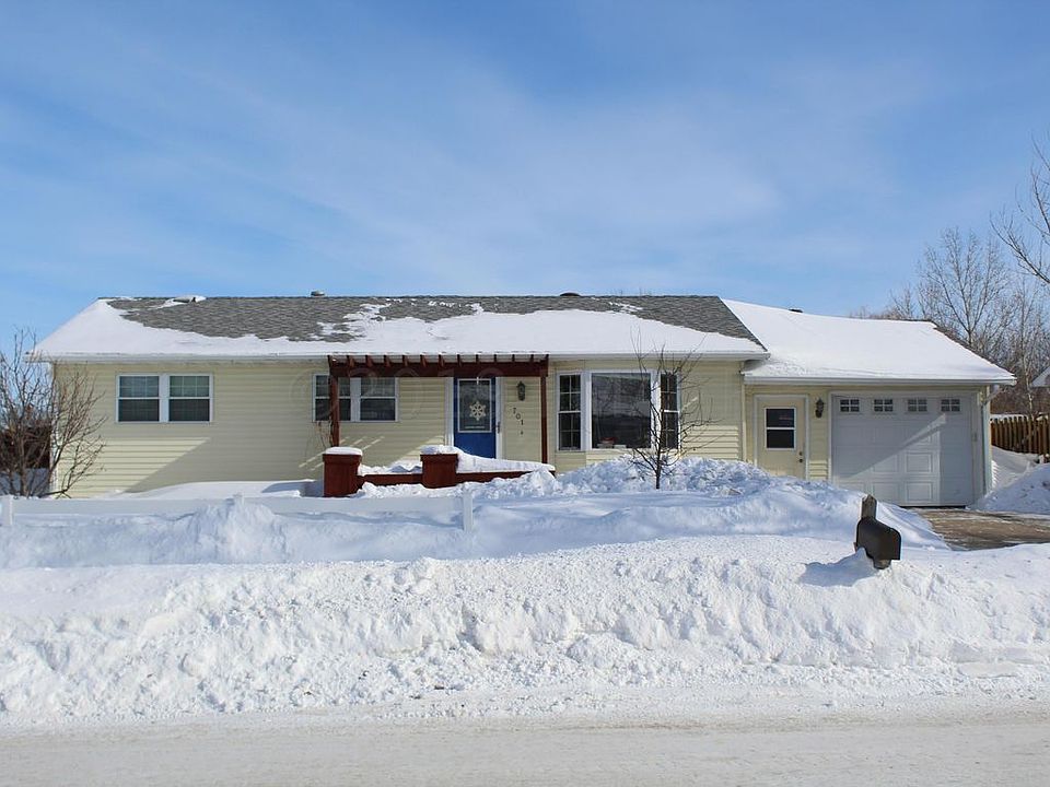 1st image of 701 6th St E