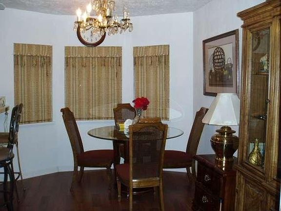 5th image of 1010 Goliad St
