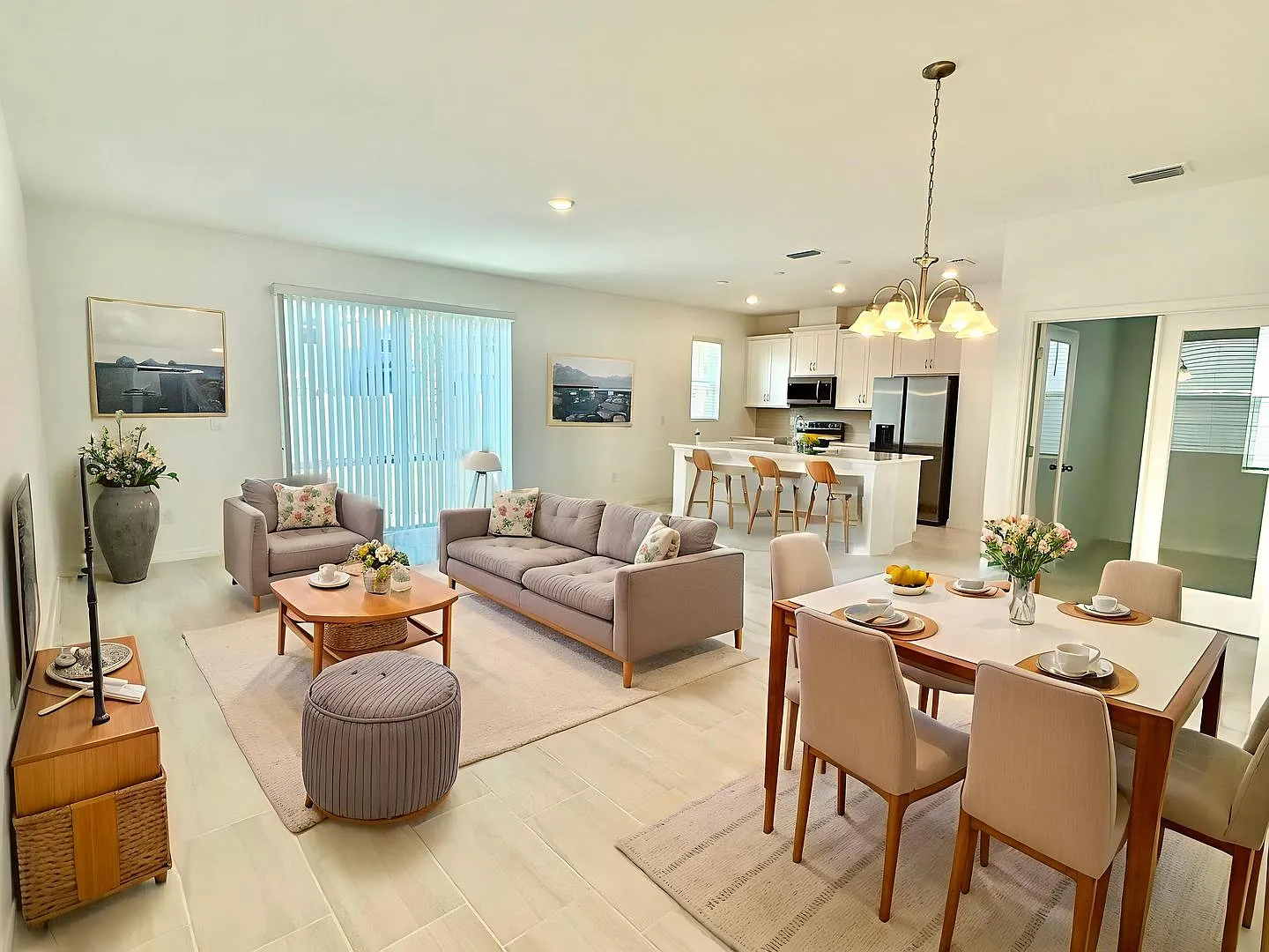 Modern comfort meets Florida living - 4Bedrooms / 2.5Bath home at Beresford Woods! — Photo 2