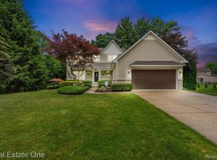 22097 Brookfield Ct, South Lyon, MI 48178