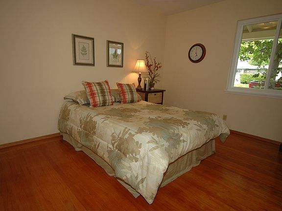 3rd image of 1021 E Cardinal Dr