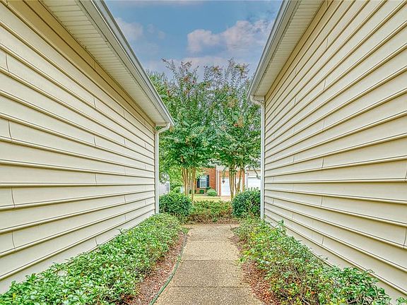 3rd image of 4212 Falcon Creek Dr
