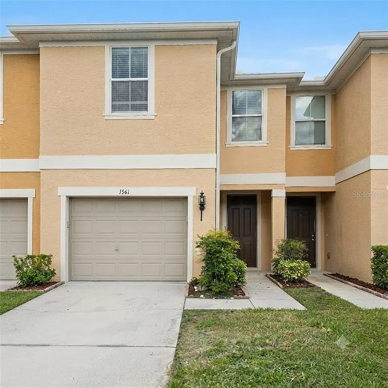 3 bed, 2.5 bath, 1539 sqft, $1,995 — Photo 1
