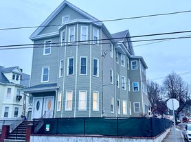 150 Pleasant St, Lowell, MA