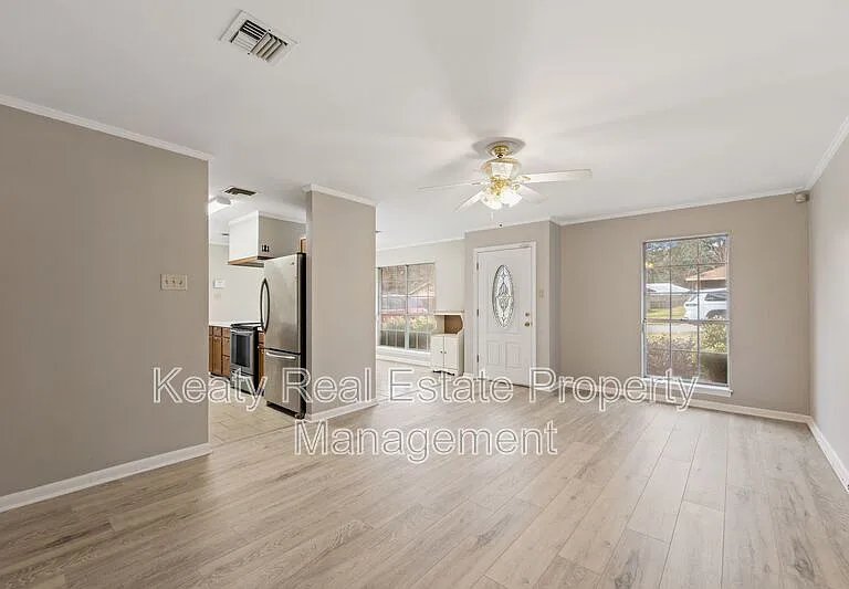 137 Amber St — Photo 16