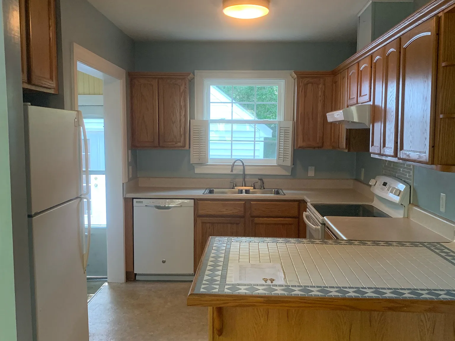 3 bed, 1063 sqft, $2,250 — Photo 3