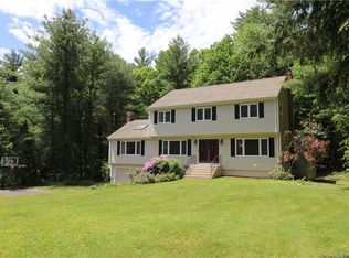19 Trainor Dr, Weatogue, CT 06089
