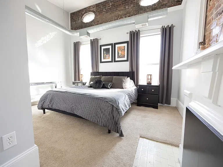 275 S Limestone St #240 — Photo 11