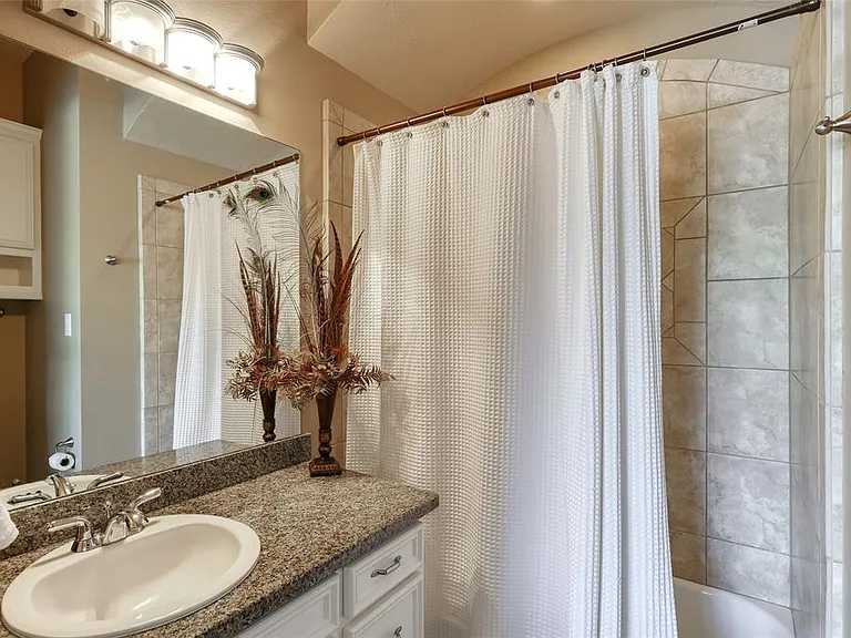 18623 Windsor Lakes Dr — Photo 13