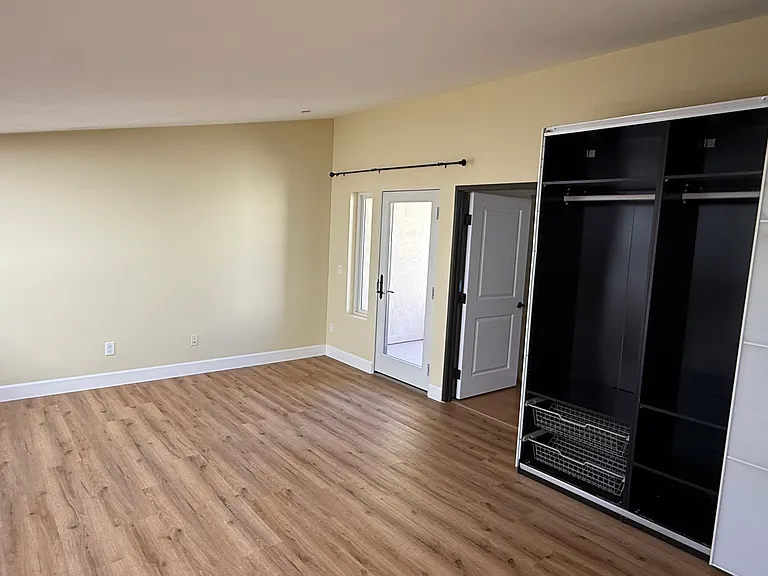 255 W 7th St #20 — Photo 15