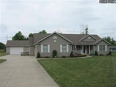 4482 Lyntz Townline Rd SW photo 1