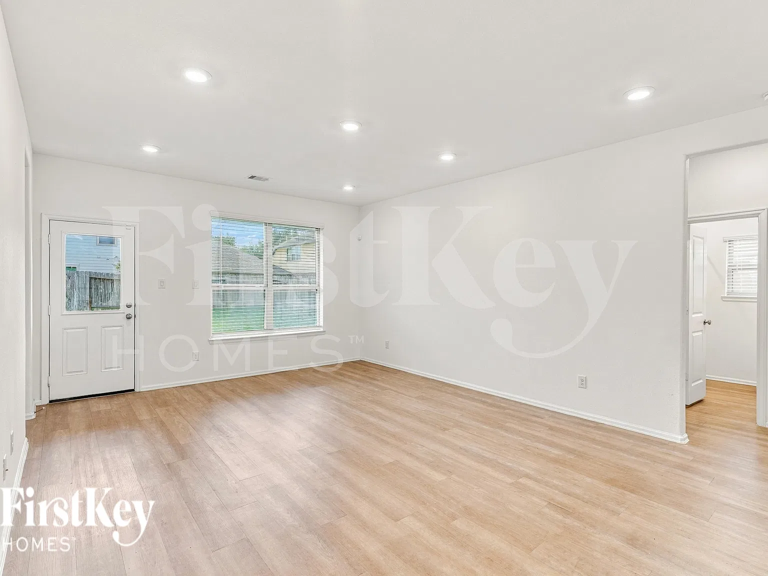 3 bed, 2.0 bath, 1801 sqft, $2,340 — Photo 3