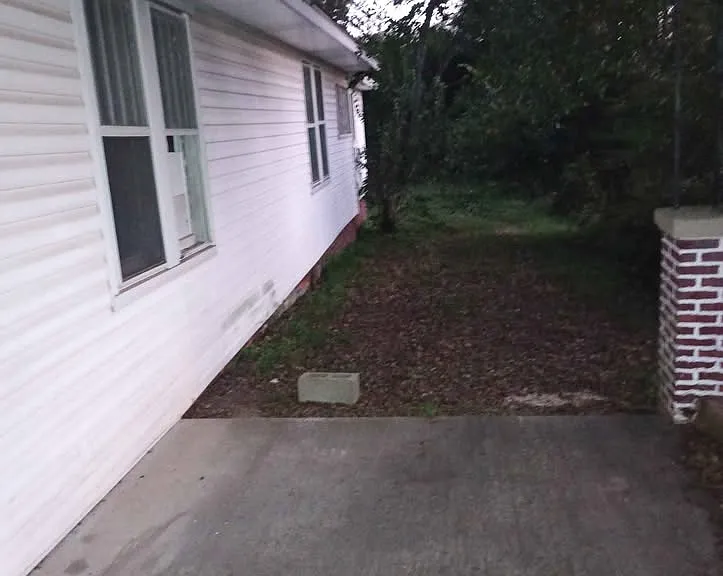 404 Chisholm St — Photo 2