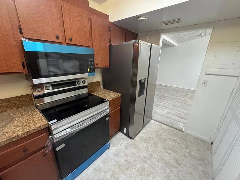 8773 Shadow Wood Blvd #303 — Photo 2