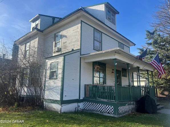 401 N 4th St, Grand Forks, ND 58203