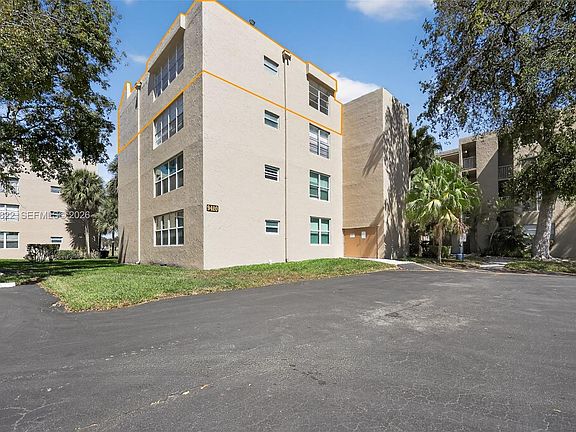 2nd image of 9420 Tangerine Pl APT 407
