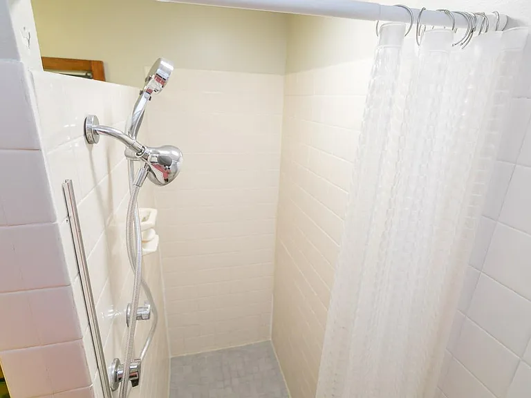 530 W Broadview Dr — Photo 14