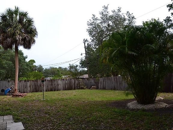 4th image of 2090 Lake View Blvd
