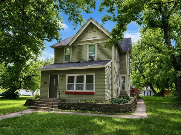 209 4th St E, Carver, MN 55315
