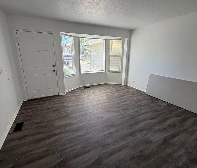 3924 W Dunkeld St #UPSTAIRS — Photo 3